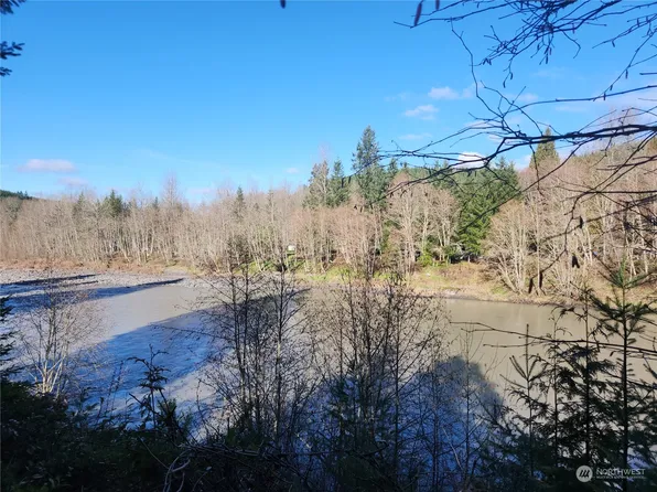 176 River View Drive, Castle Rock, WA 98611