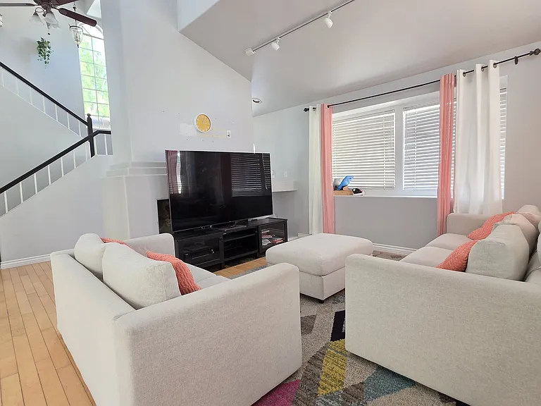 25352 Fitzgerald Ave — Photo 4