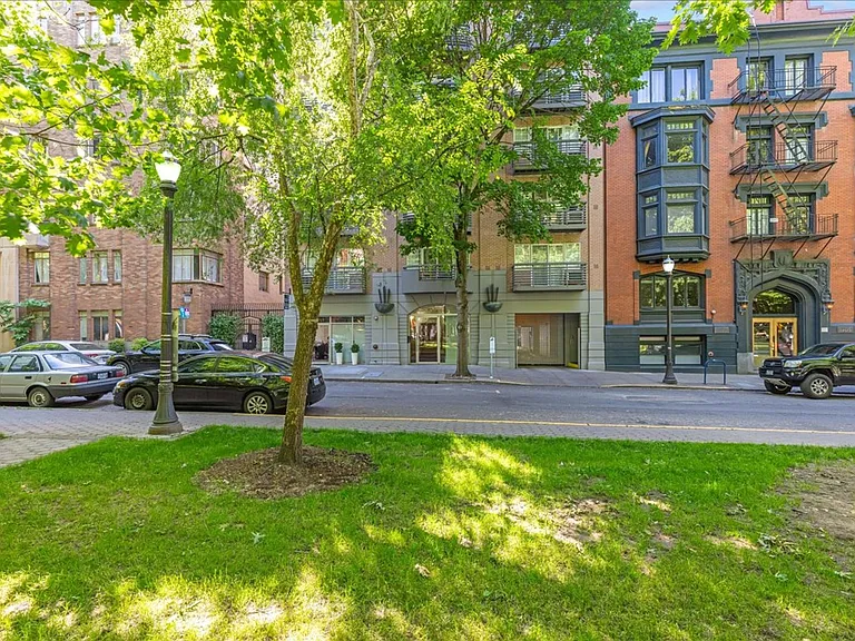 West Park Place — Photo 37