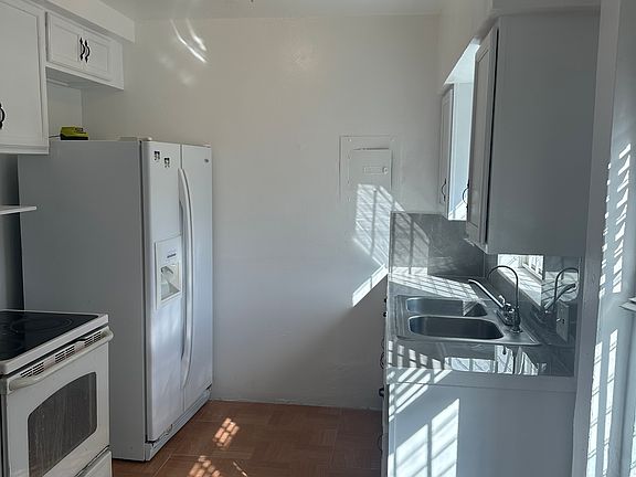 5th image of 1570 NW 125th St