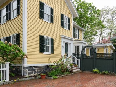 33-35 Ash St, Cambridge, MA, 02138