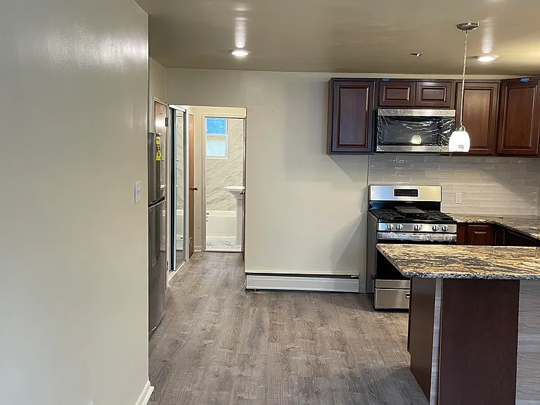 215 Elbridge St — Photo 7