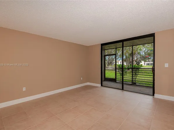 901 Colony Point Cir APT 102, Hollywood, FL 33026