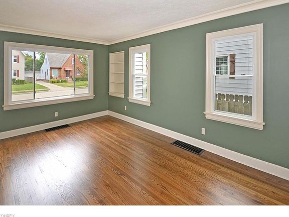 3rd image of 19591 Purnell Ave