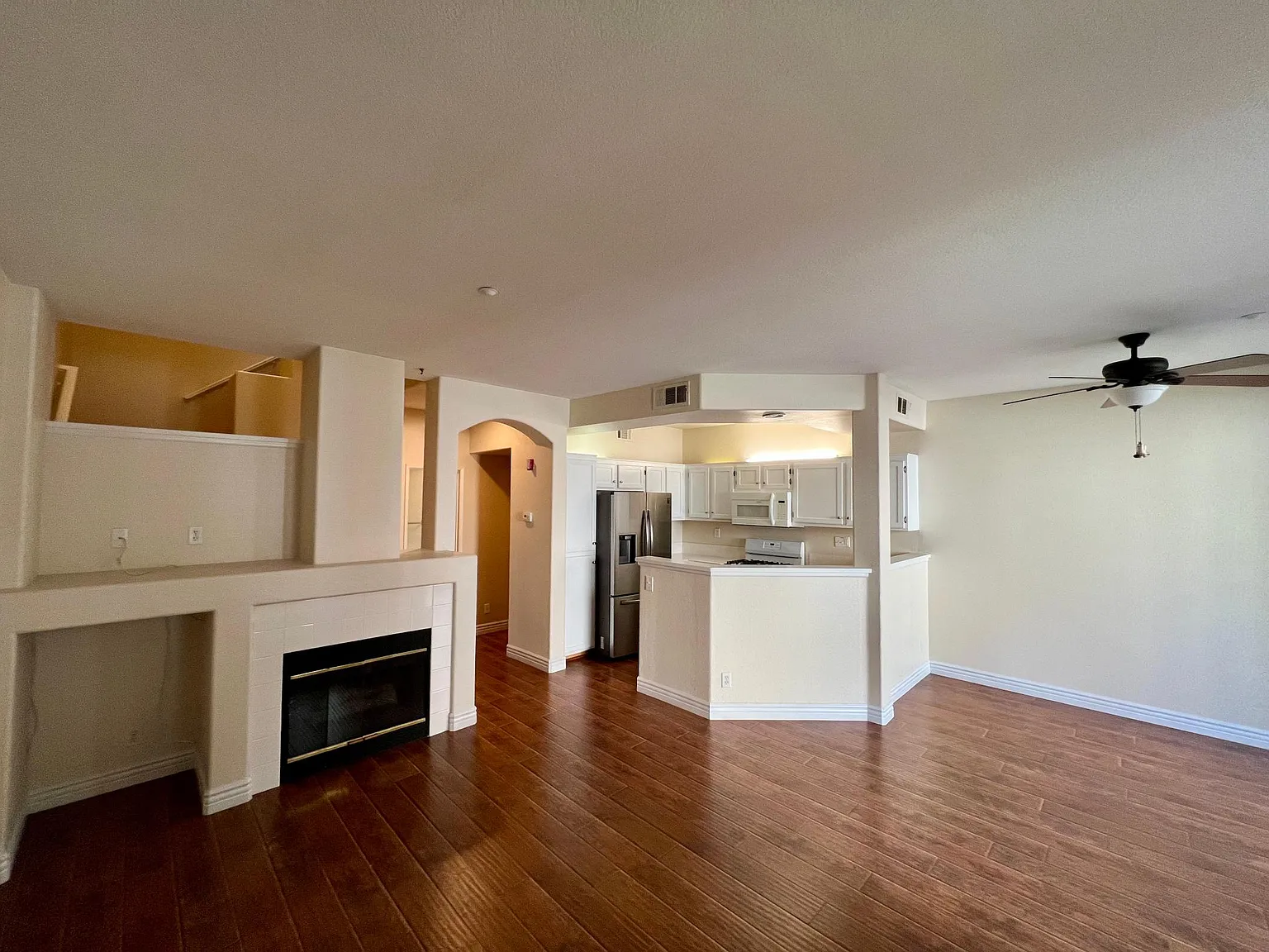 2 bed, 2.5 bath, 1183 sqft, $3,695 — Photo 3