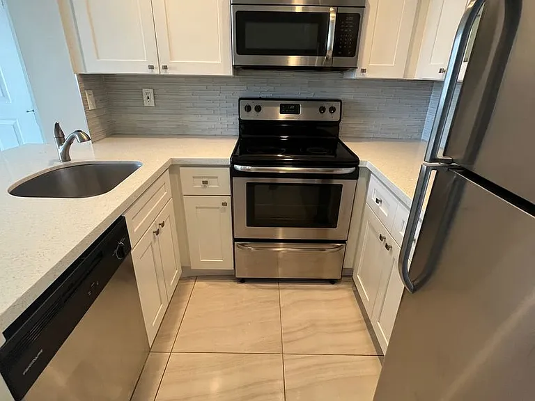 718 Executive Center Dr #23-7-23 — Photo 1