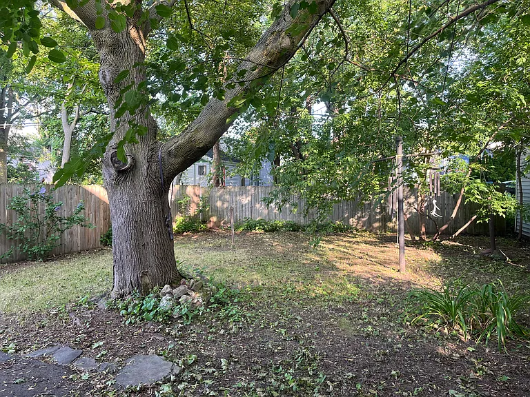 33-35 Oakland St — Photo 2