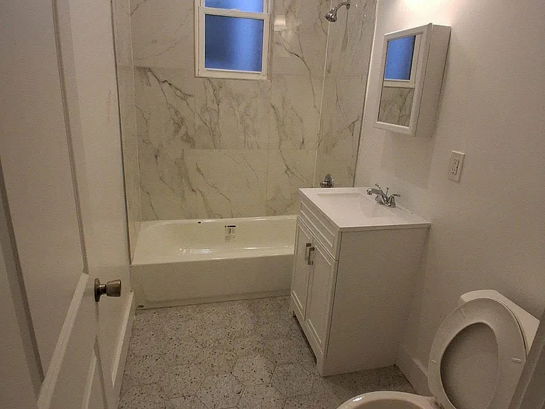 275 Claremont Ave #2 — Photo 19