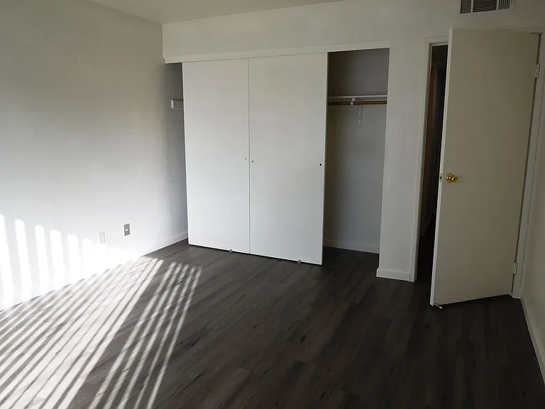 3395 Scottsdale Rd — Photo 2