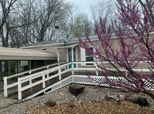 102 S Oak St, Pineville, MO 64856