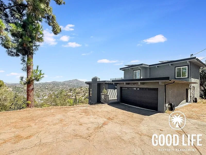 4 bed, 2.0 bath, 2293 sqft, $4,400 — Photo 2