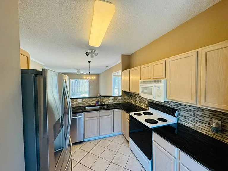 2027 Turtle Point Dr — Photo 5