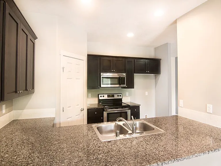 1435 NE 82nd Dr — Photo 3