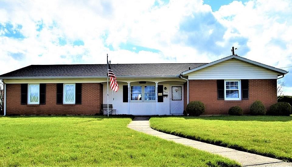 1st image of 400 Villa Dr