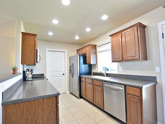 5th image of 1920 Hali Ln