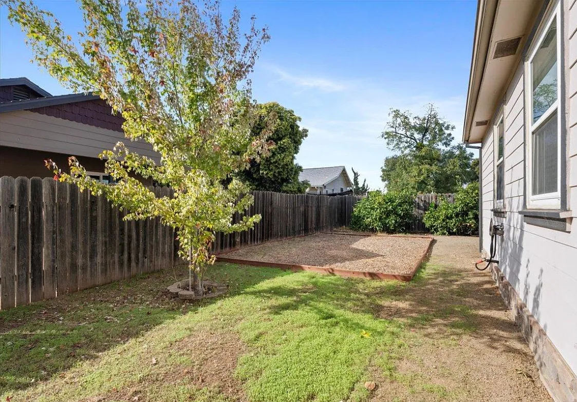 1005 Enwood Rd — Photo 4
