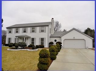 1600 Longfellow Ct, Wheaton, IL 60189