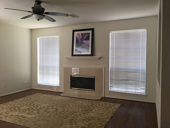 Family Room w/fireplace
