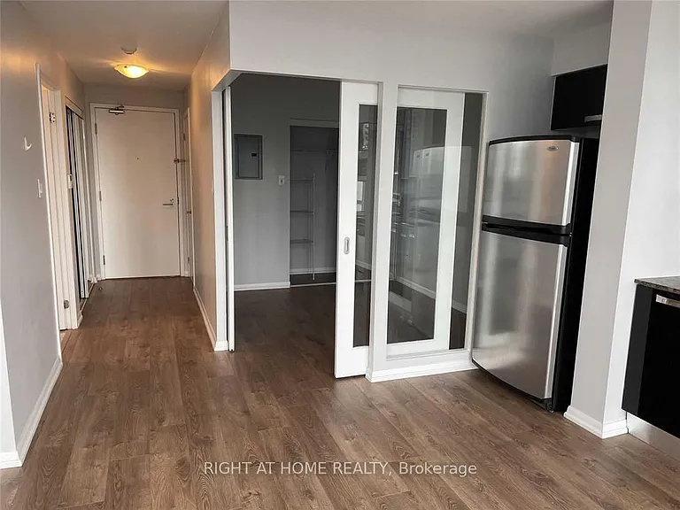 37 Grosvenor St #2905 — Photo 13