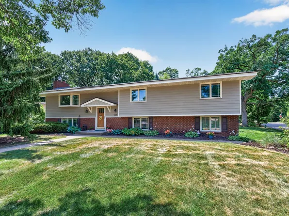 2200 Chalet Dr NE, Columbia Heights, MN 55421