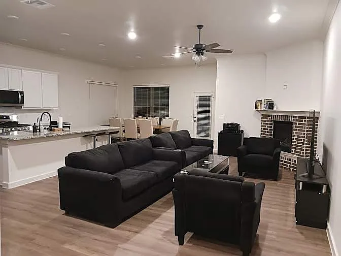 4 bed, 2050 sqft, $950 — Photo 4