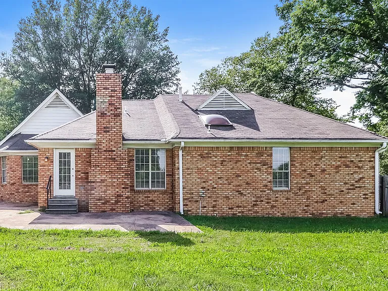 1104 Fox Trace Cv — Photo 16