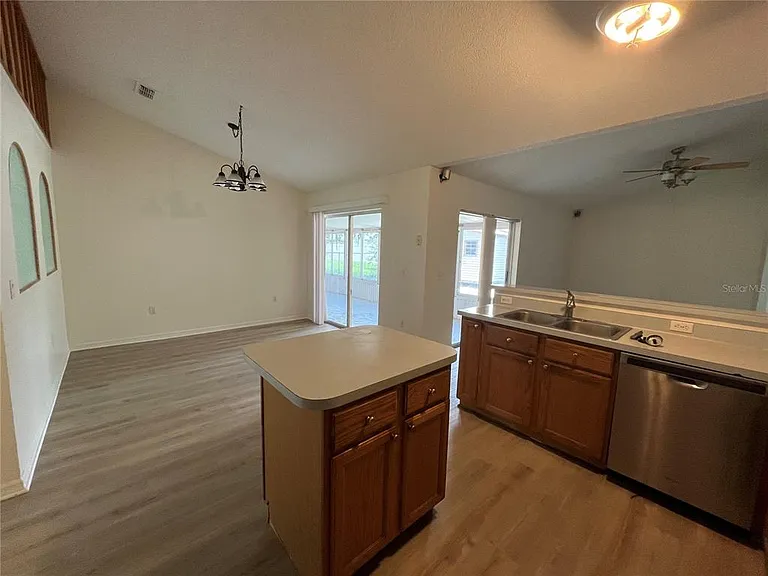 821 Marquis Ct — Photo 11