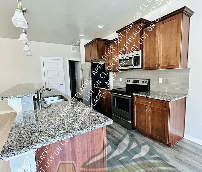 801 E Ionia Dr — Photo 8