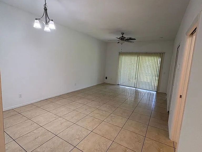 509 SE 6th Pl — Photo 6