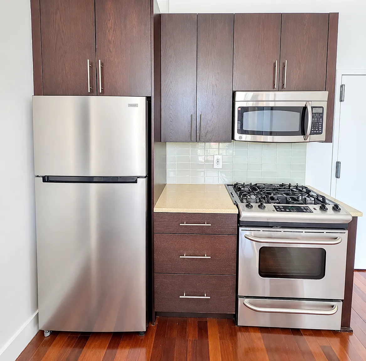 291 Devoe Street — Photo 4