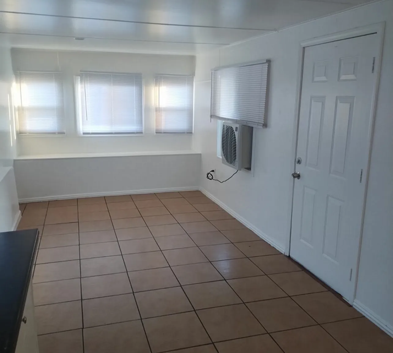 1212 S Union Ave — Photo 3