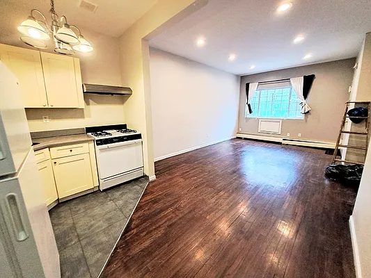 Rented by Friedman Mayer, LREB | media 1