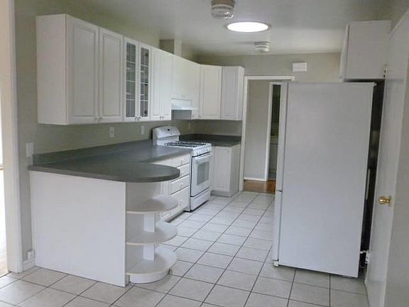 2nd image of 2785 Newhall St
