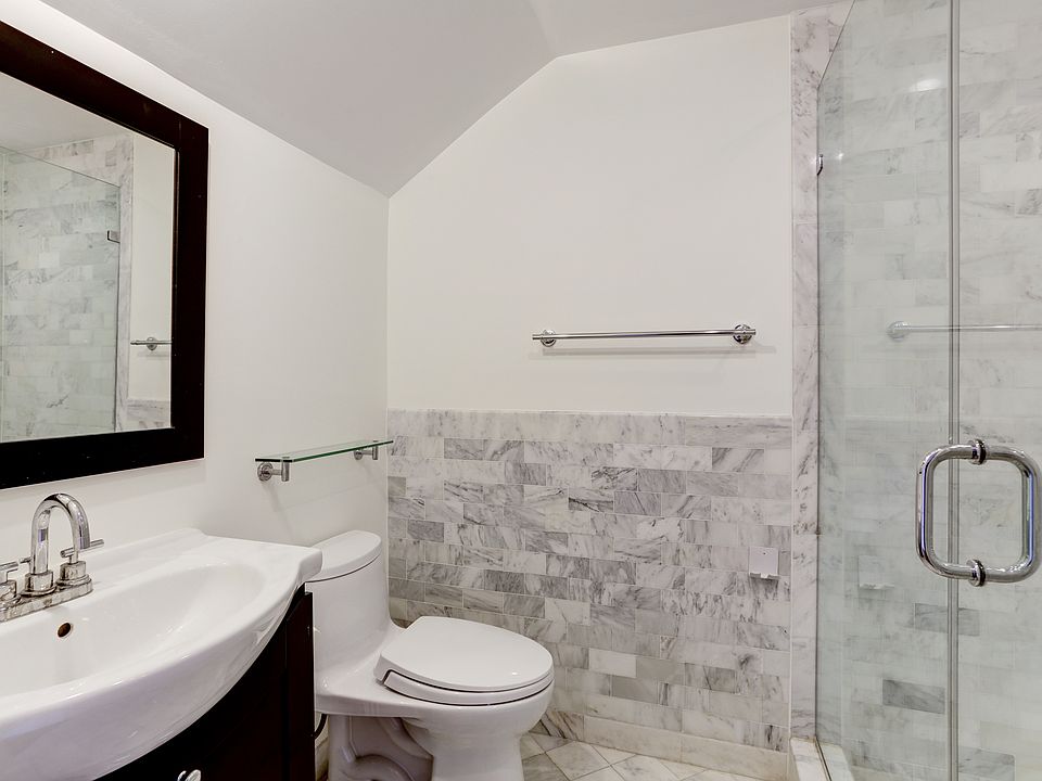 Entry level full bath