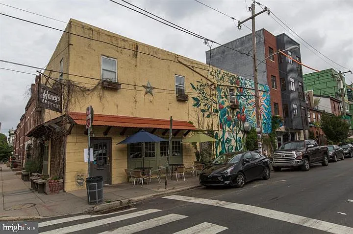 2 bed, 850 sqft, $2,500 — Photo 3