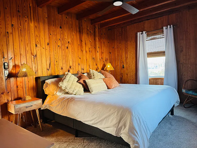 3624 W Beach Dr — Photo 7