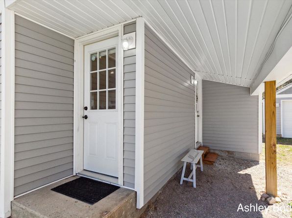 206 W 44th St, Fremont, MI 49412