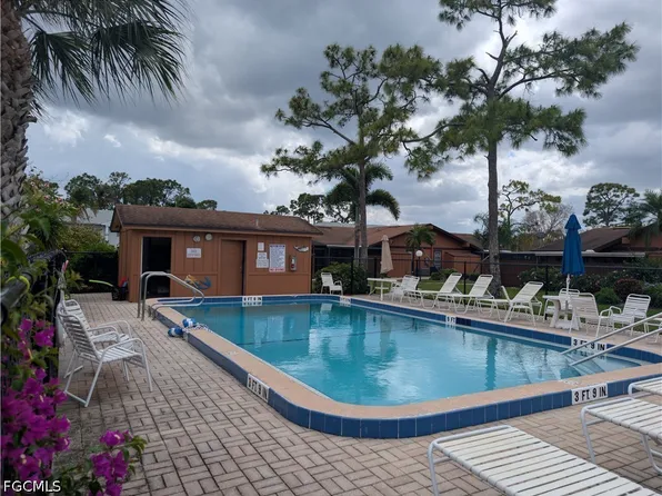 5652 Foxlake Dr, North Fort Myers, FL 33917
