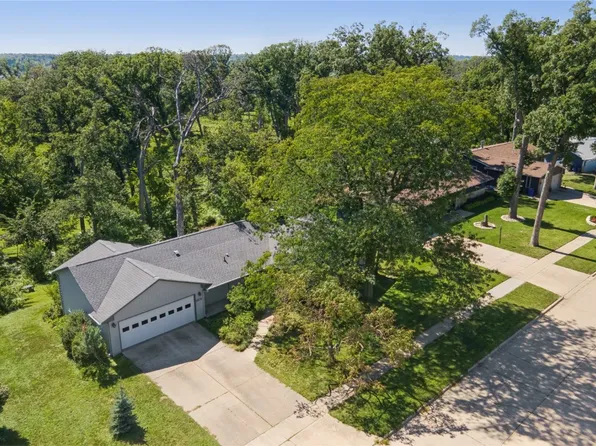 1401 Linmar Dr NE, Cedar Rapids, IA 52402