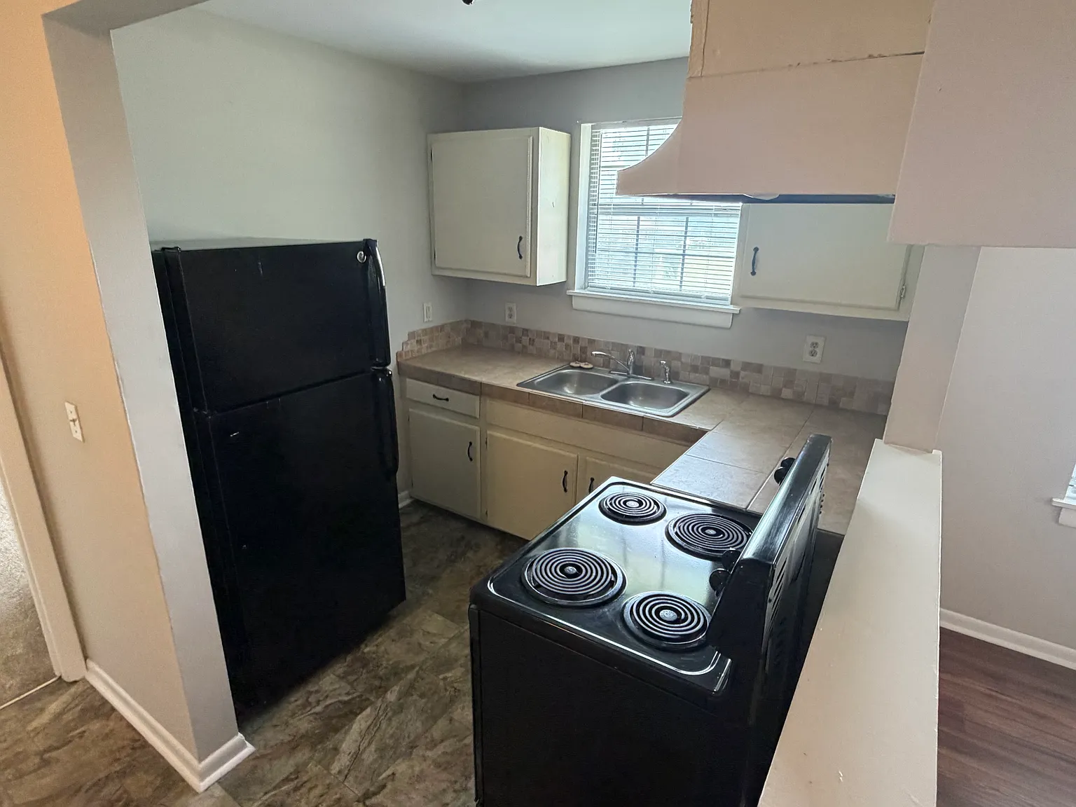 3 bed, 1.5 bath, 1000 sqft, $1,950 — Photo 4