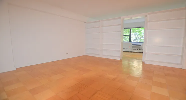 Rented by Manhattan Realty Group | media 18