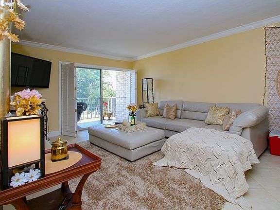 3rd image of 3325 Bayshore Blvd Unit B32