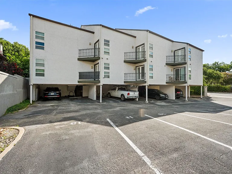 1500 Woodlawn Blvd #304 — Photo 33