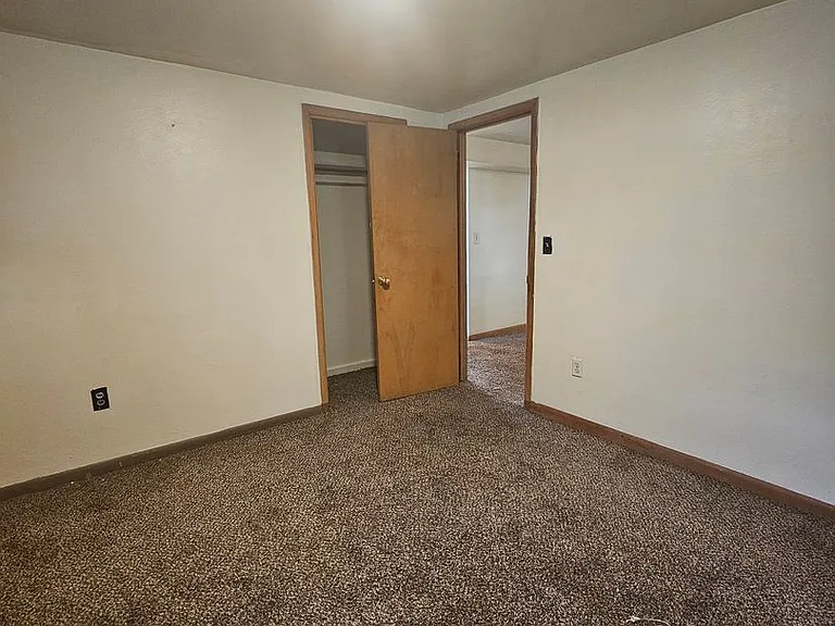 414 E Philadelphia St — Photo 16