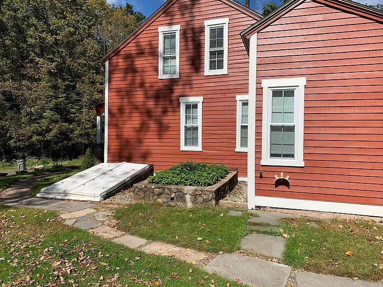 284 Lake St — Photo 20