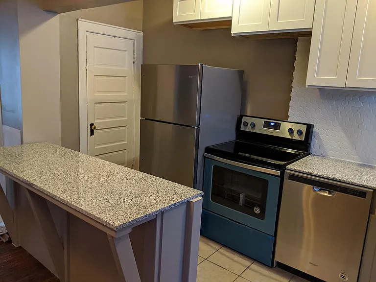 392 E Tompkins St — Photo 8