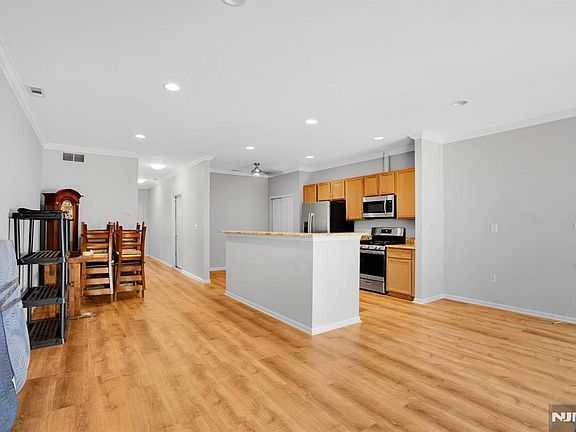 3rd image of 8 Allister Court Lincoln Park