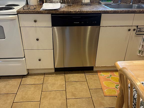 3rd image of 18 Ripley St