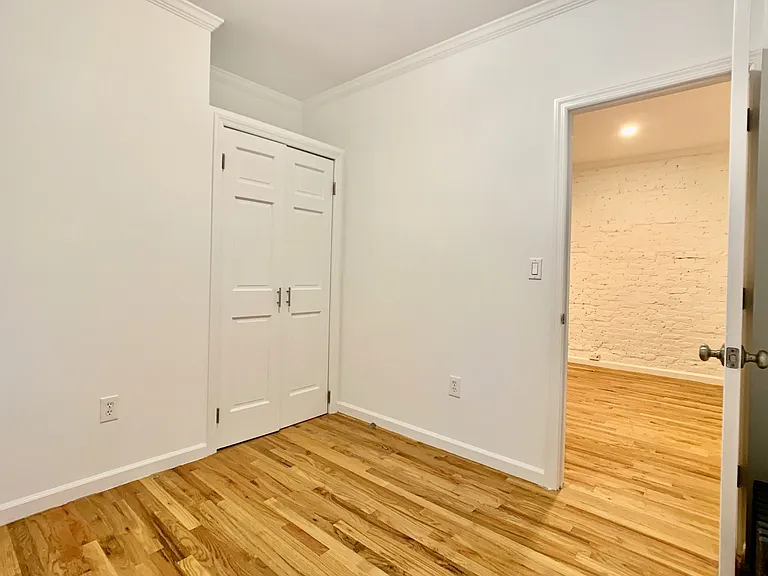 299 E 8th St #1 — Photo 4