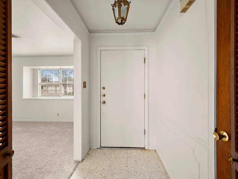 1039 Marcella St — Photo 4